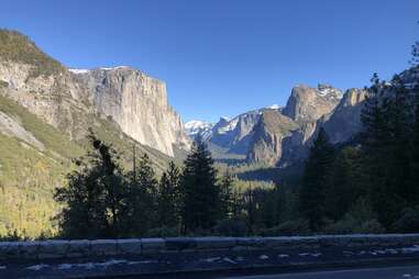 the famous tunnel view of Yosemite Valley in Yosemite National Park